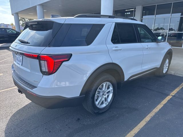 2025 Ford Explorer photo 13