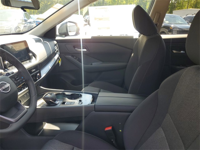 2026 Nissan Rogue SV photo 8