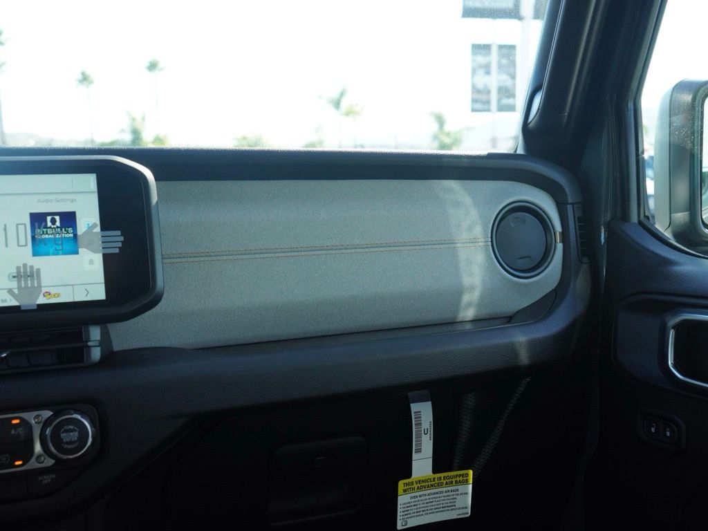 New 2026 Anvil Clear-Coat Exterior Paint Jeep 4-Door Sport S image 26