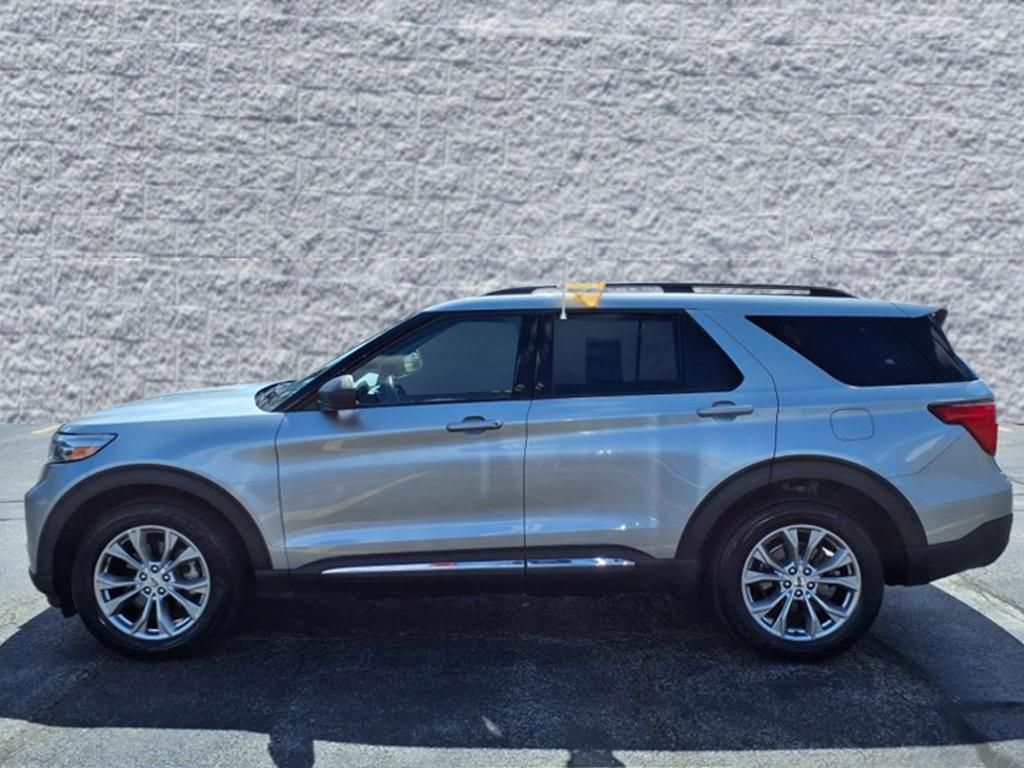 2022 Ford Explorer XLT photo 3