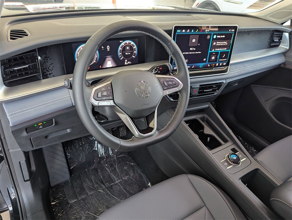 2025 Volkswagen Tiguan SE photo 6