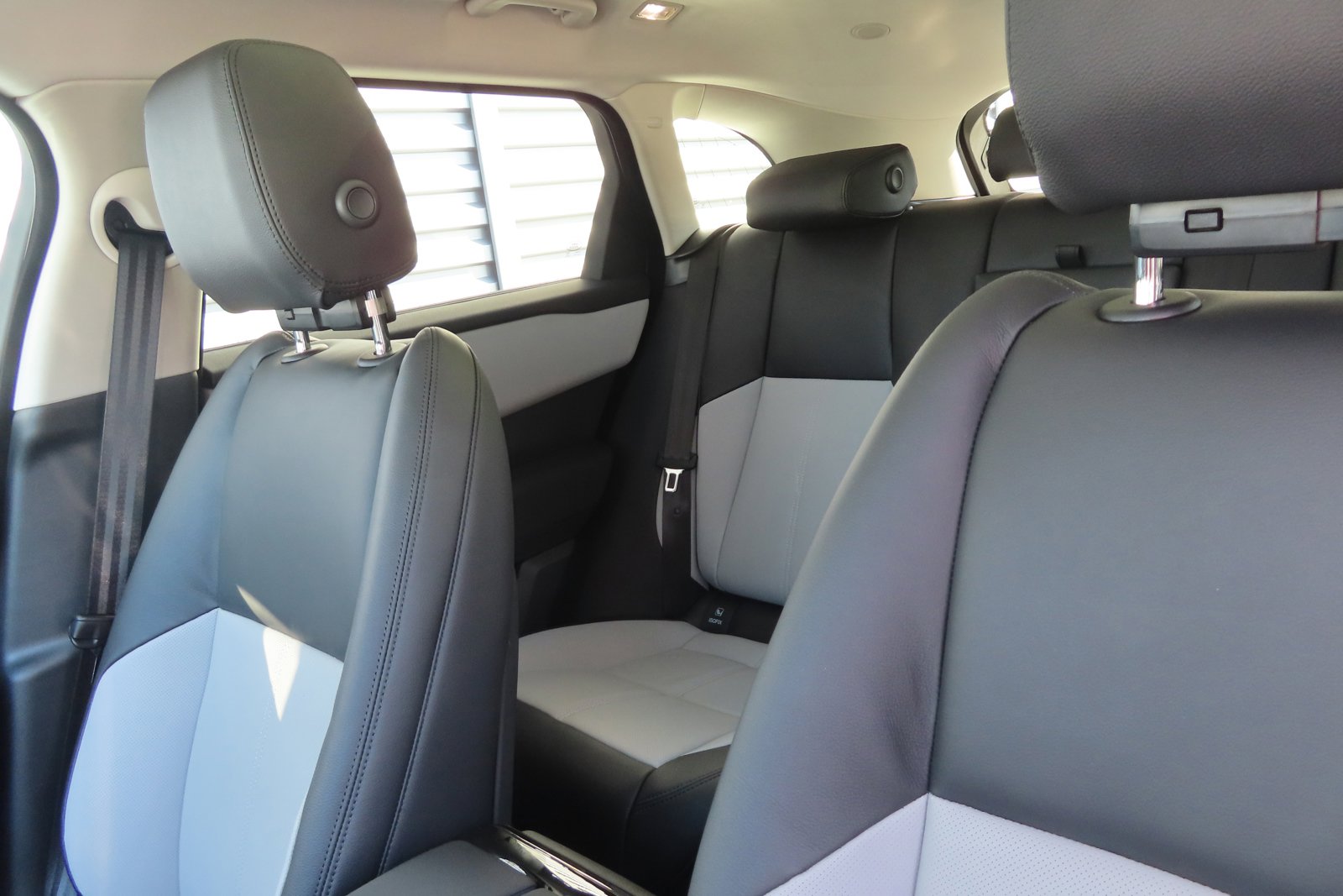 2025 Land Rover Range Rover Velar SE photo 16