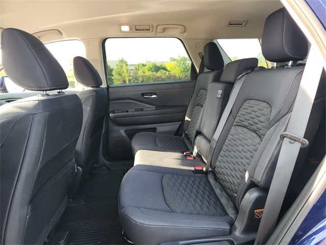 2022 Nissan Pathfinder SV photo 11