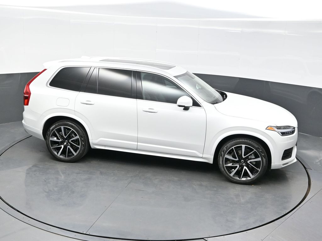 2022 Volvo XC90 T6 Momentum photo 31