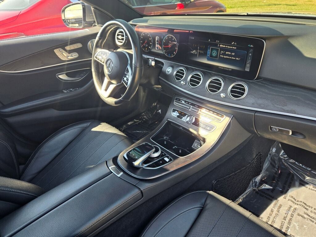 2019 Mercedes Benz E 300 4MATIC Sedan photo 4