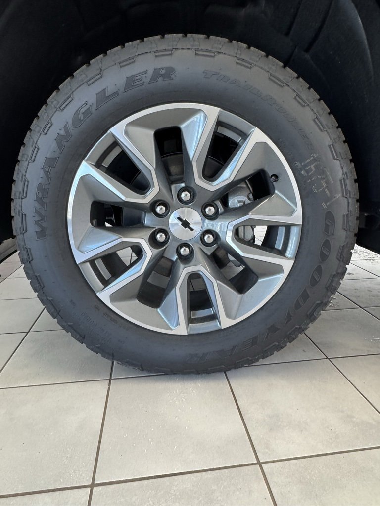 2025 Chevrolet Silverado 1500 RST photo 8