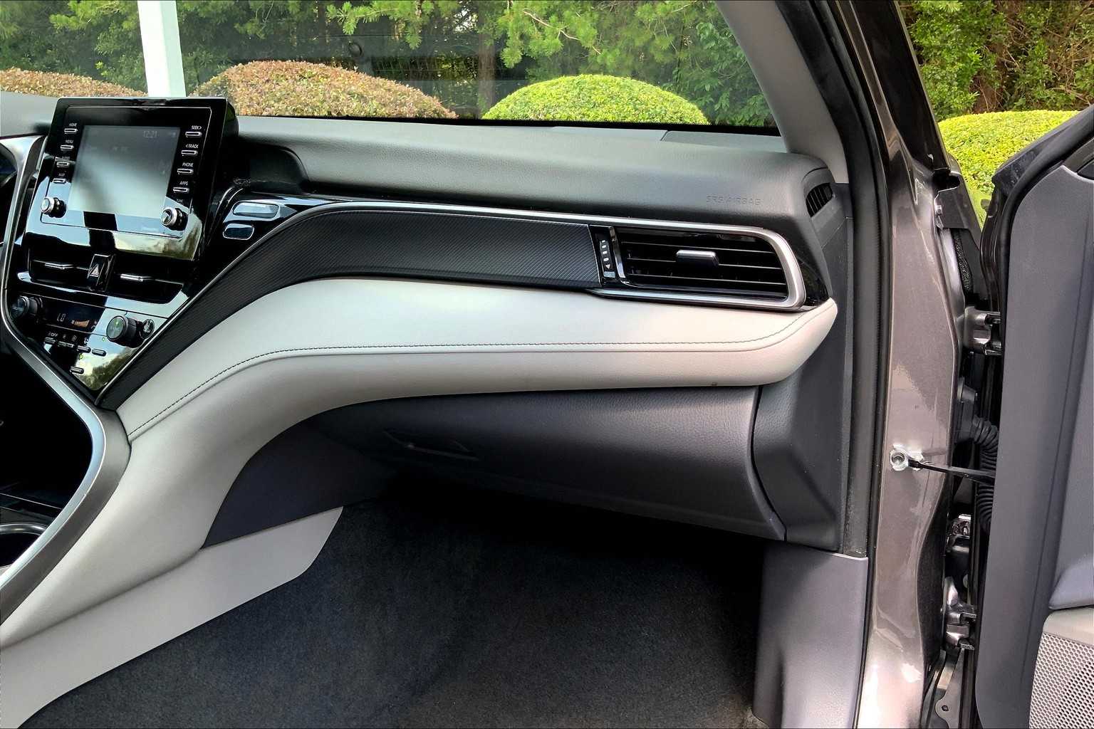 2024 Toyota Camry SE photo 17