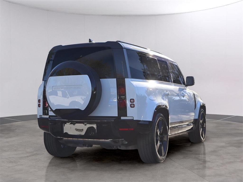 2024 Land Rover Defender 110 X-Dynamic SE photo 2