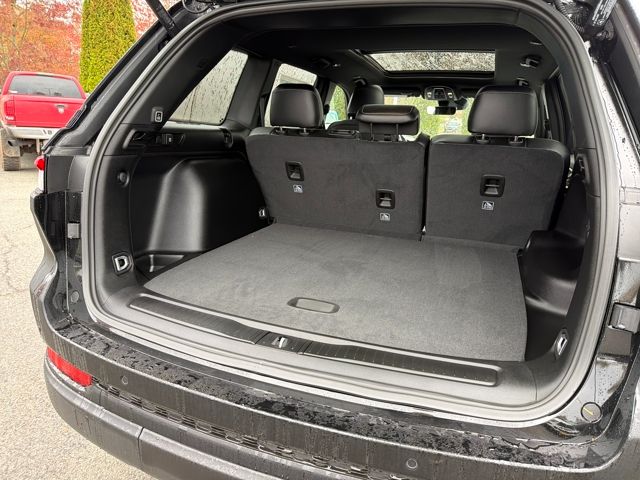 2025 Jeep Grand Cherokee Limited photo 3