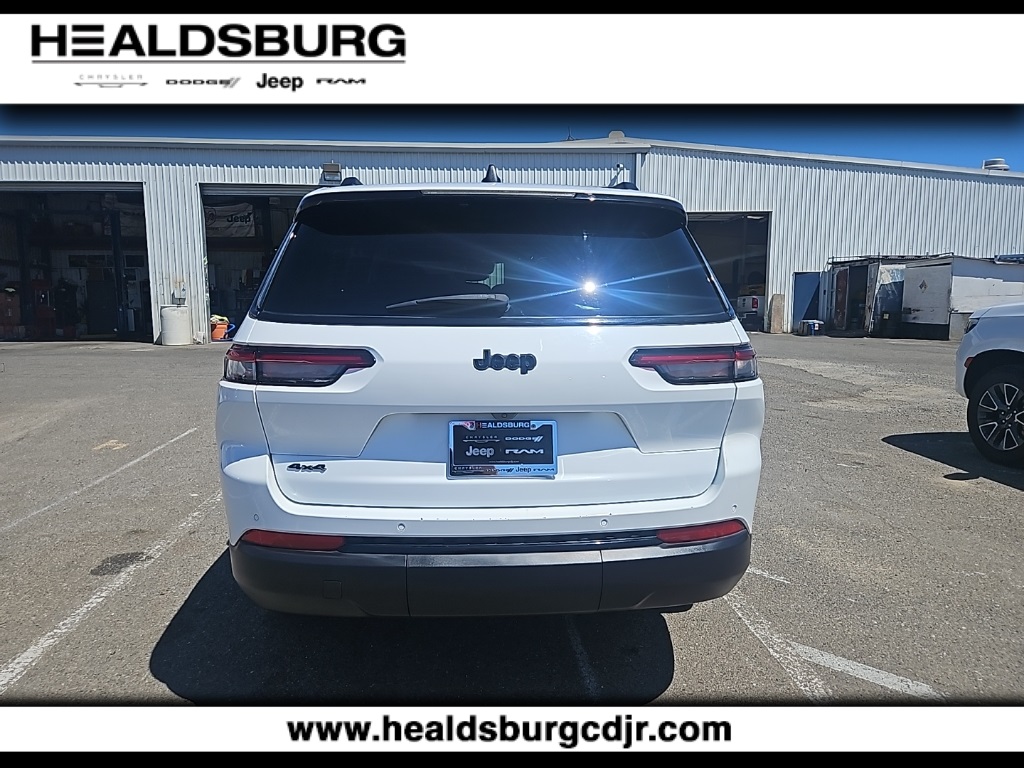 2024 Jeep Grand Cherokee Altitude photo 3