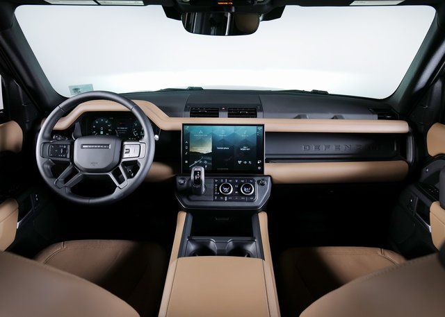 2026 Land Rover Defender 130 X-Dynamic SE photo 4