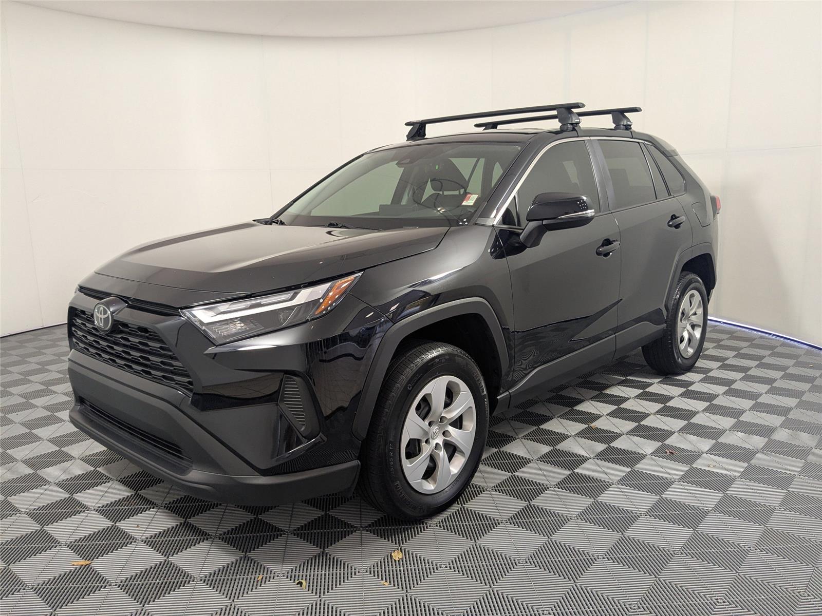 2023 Toyota RAV4 LE's photo
