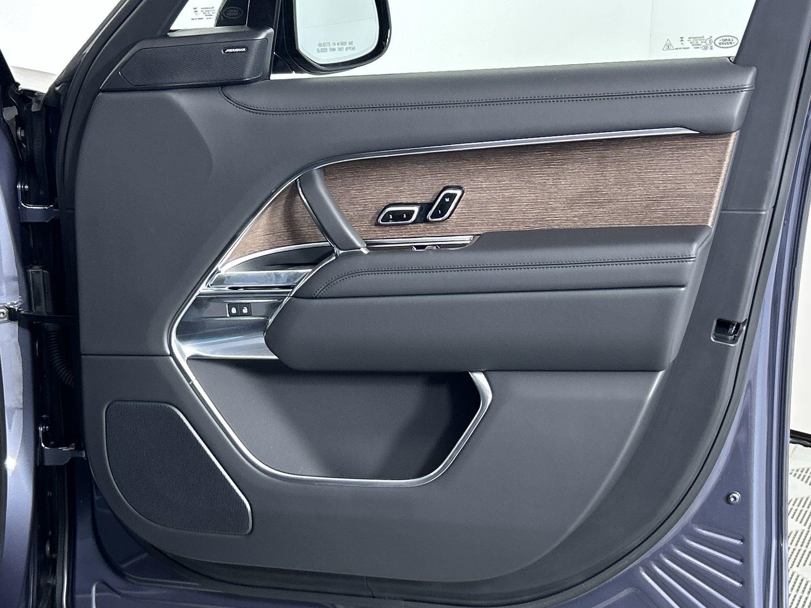 2025 Land Rover Range Rover SE photo 28