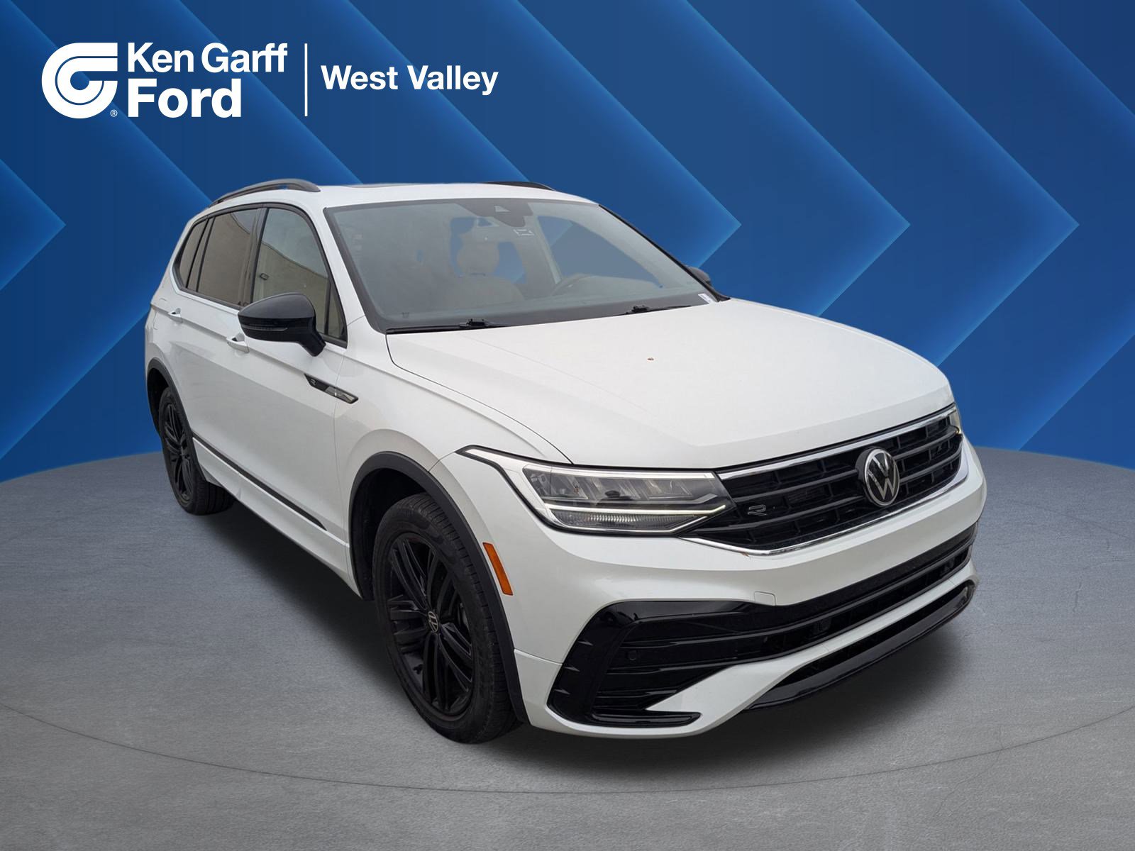 2022 Volkswagen Tiguan SE R-LINE BLACK's photo
