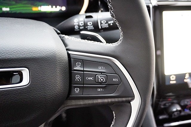 New 2023 Diamond Black Crystal Pearl-Coat Exterior Paint Jeep 4xe image 44