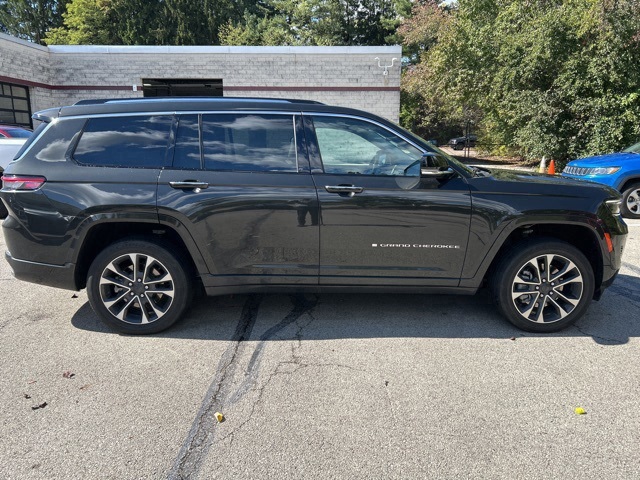 2023 Jeep Grand Cherokee Overland photo 4