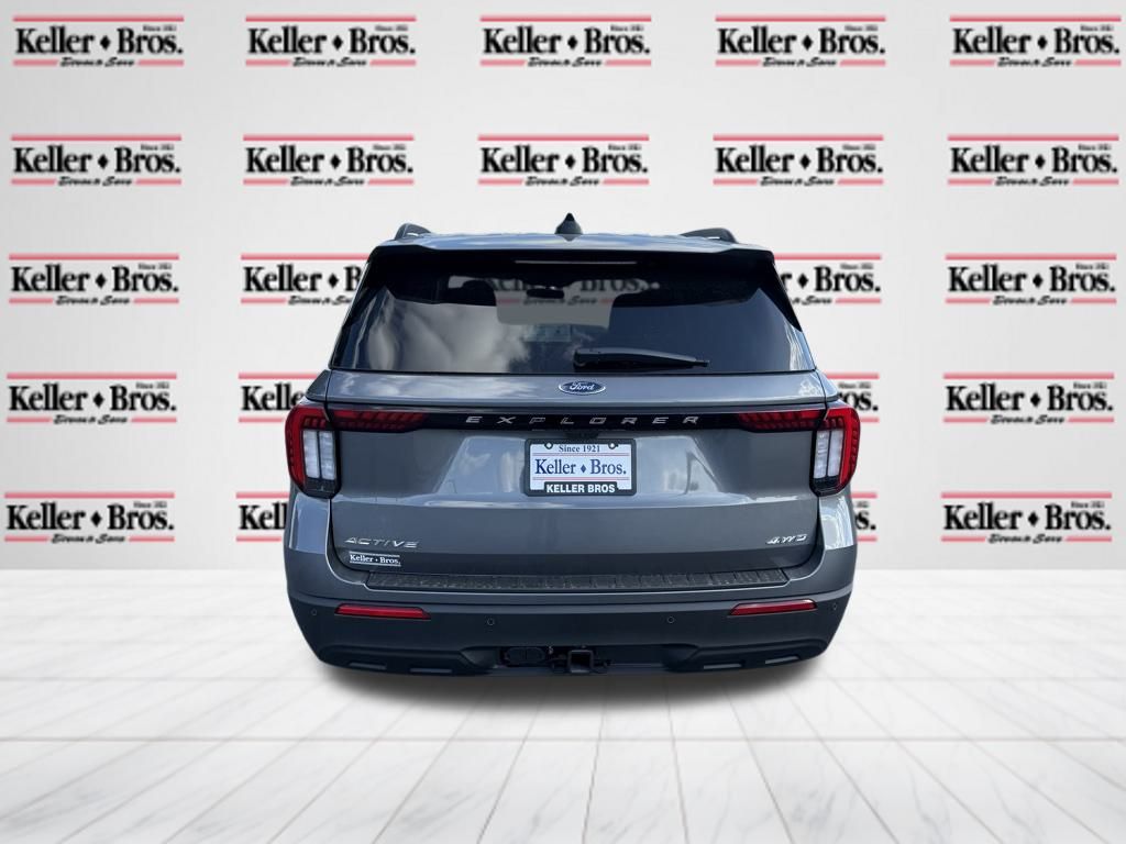 2025 Ford Explorer photo 3