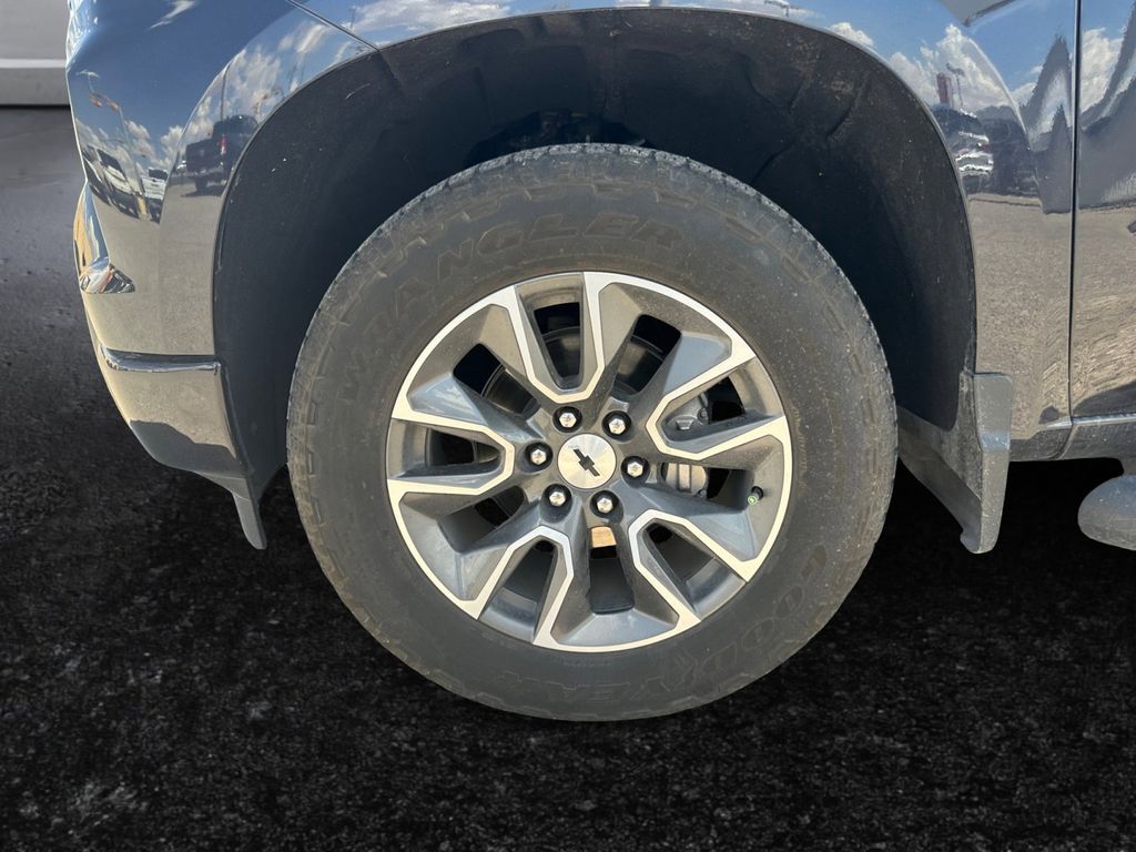 2023 Chevrolet Silverado 1500 RST photo 17