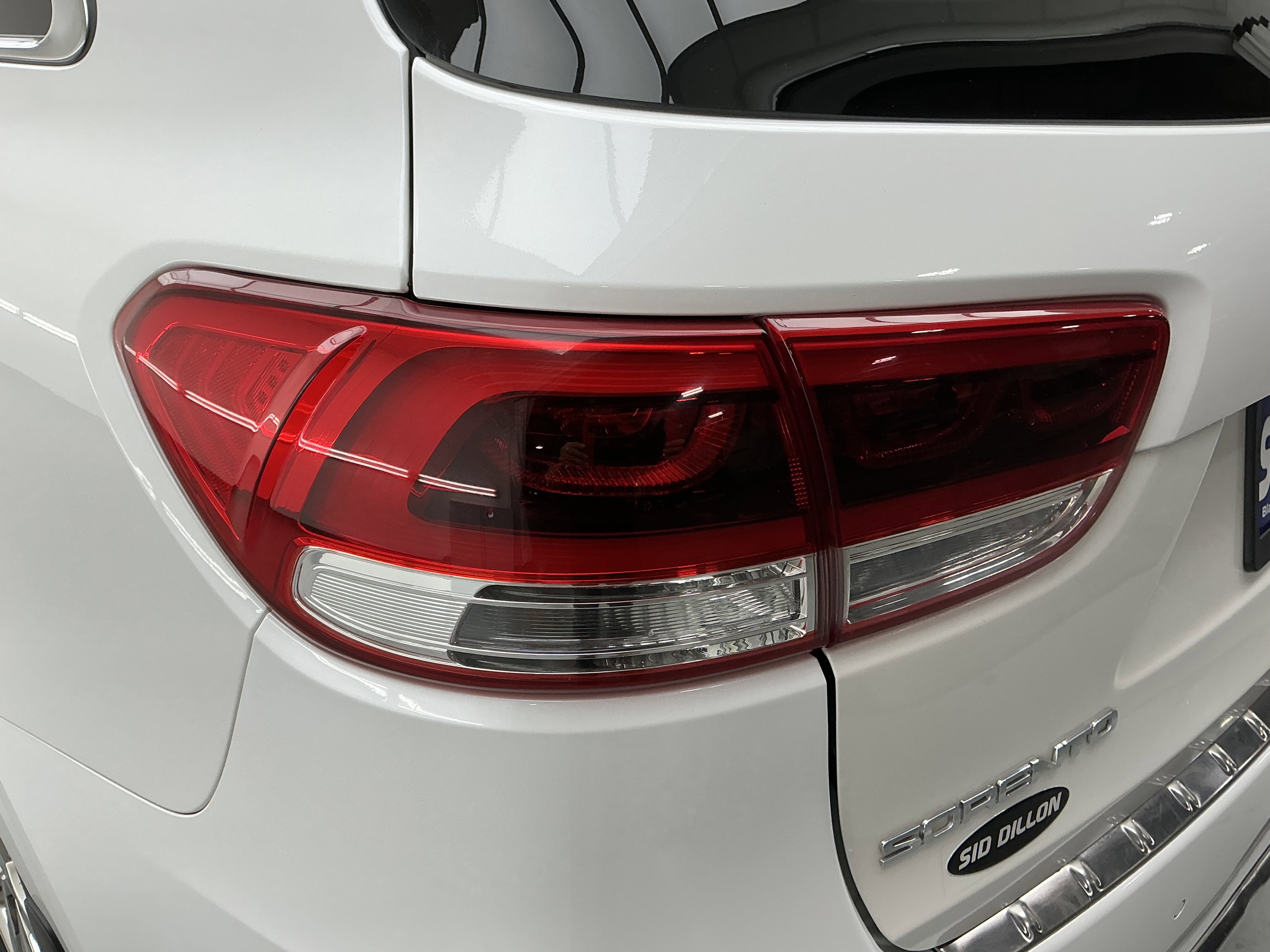 2016 Kia Sorento SX Limited photo 3