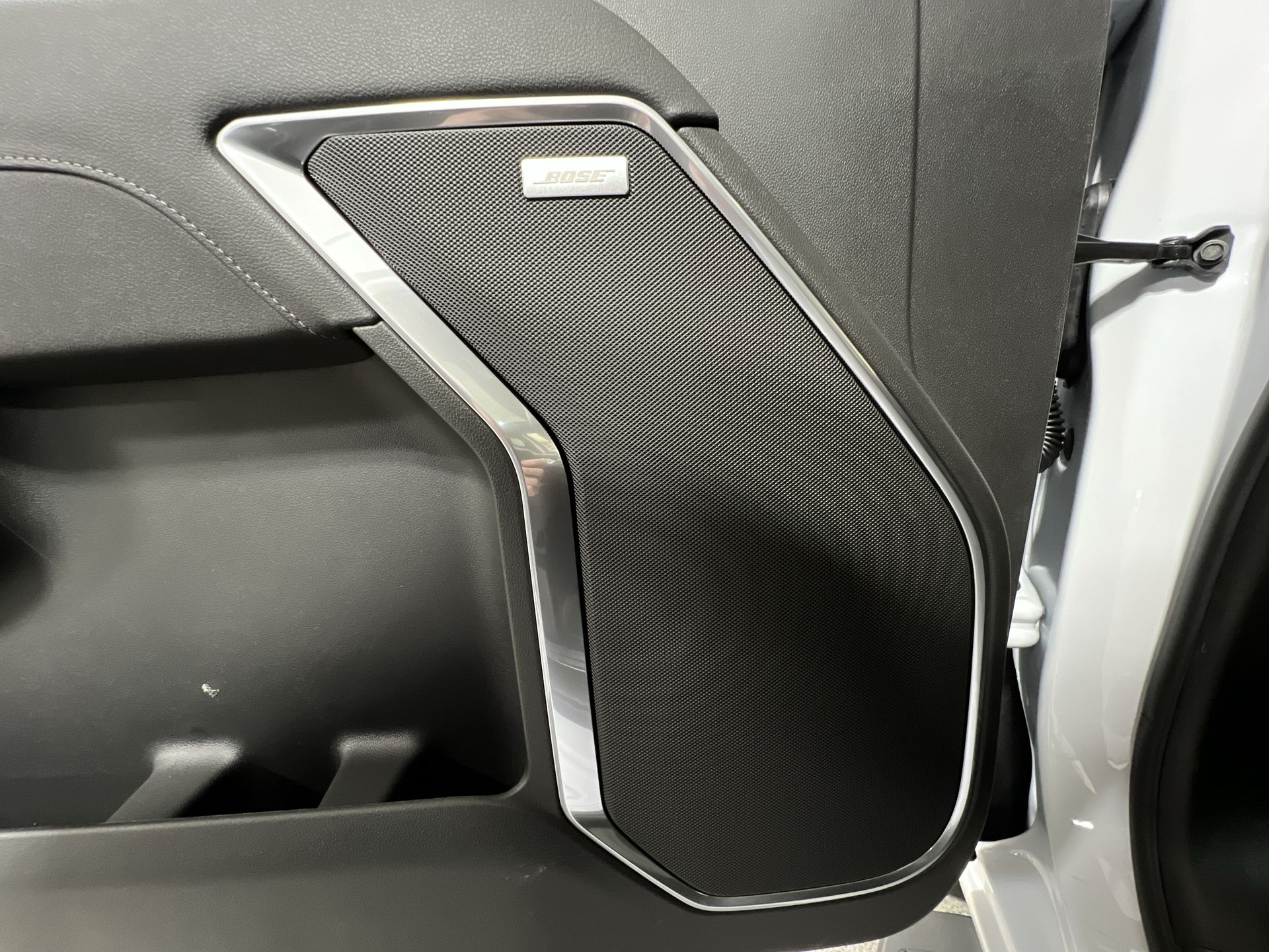 New 2025 White Frost Tricoat GMC SLT image 84