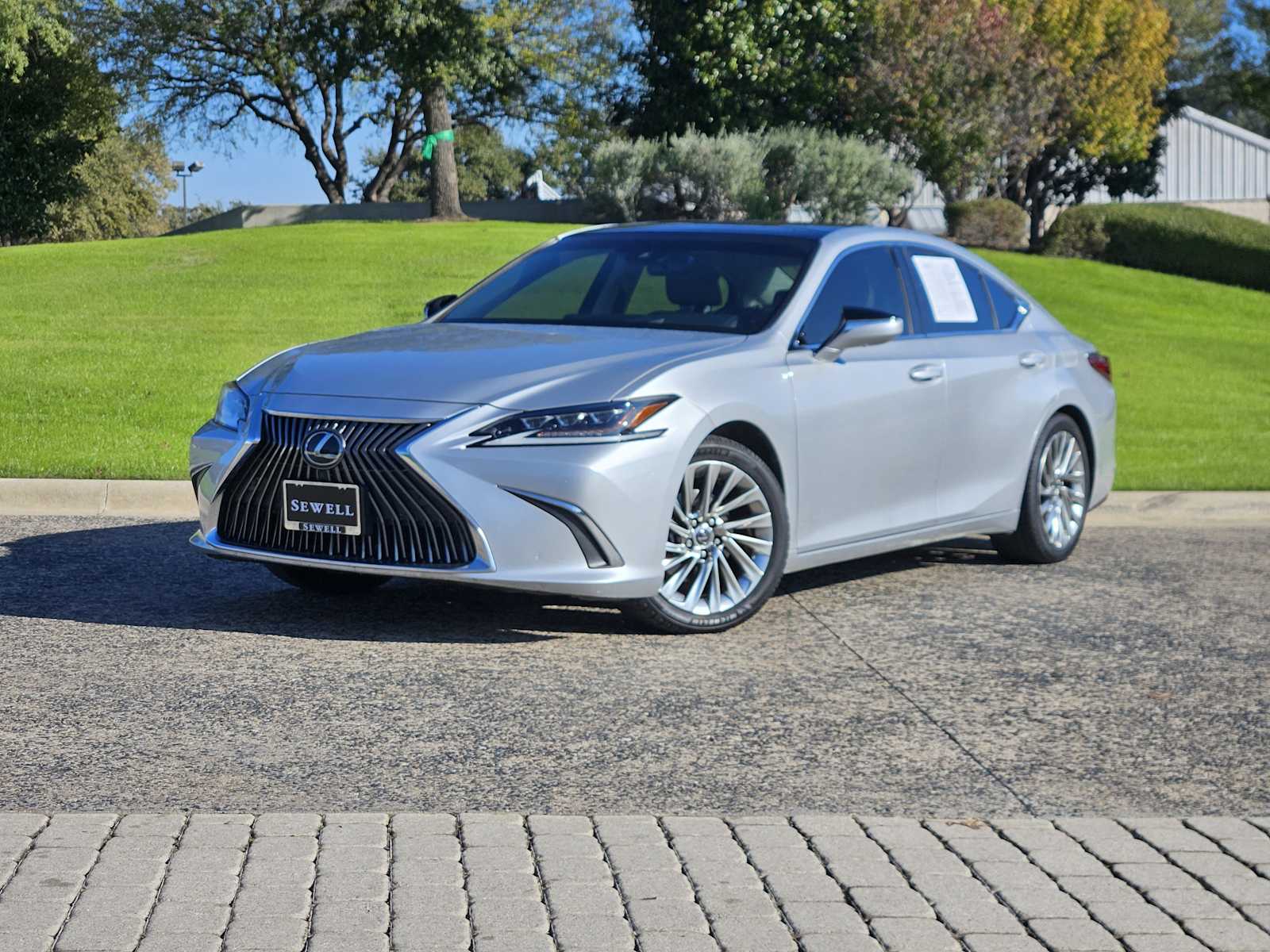 2019 Lexus ES 350 Ultra Luxury's photo