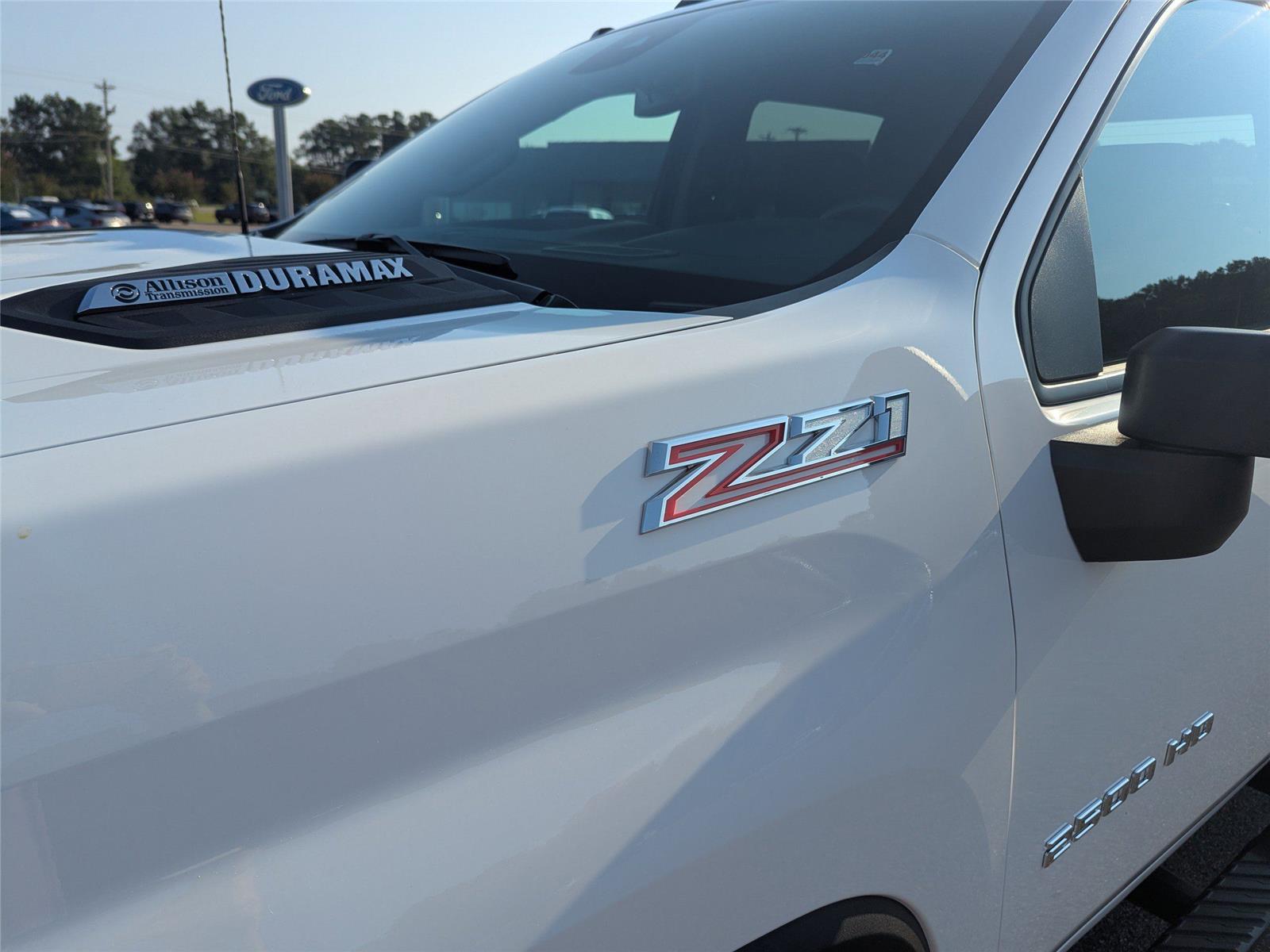 2025 Chevrolet Silverado 2500HD Custom photo 11