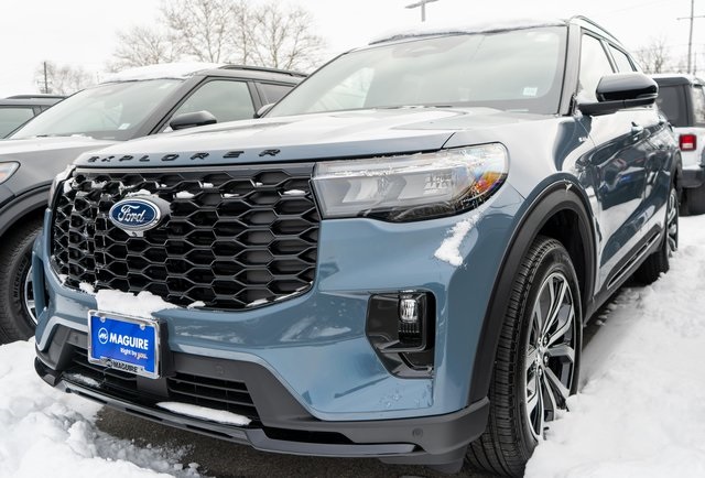 2026 Ford Explorer ST-LINE's photo