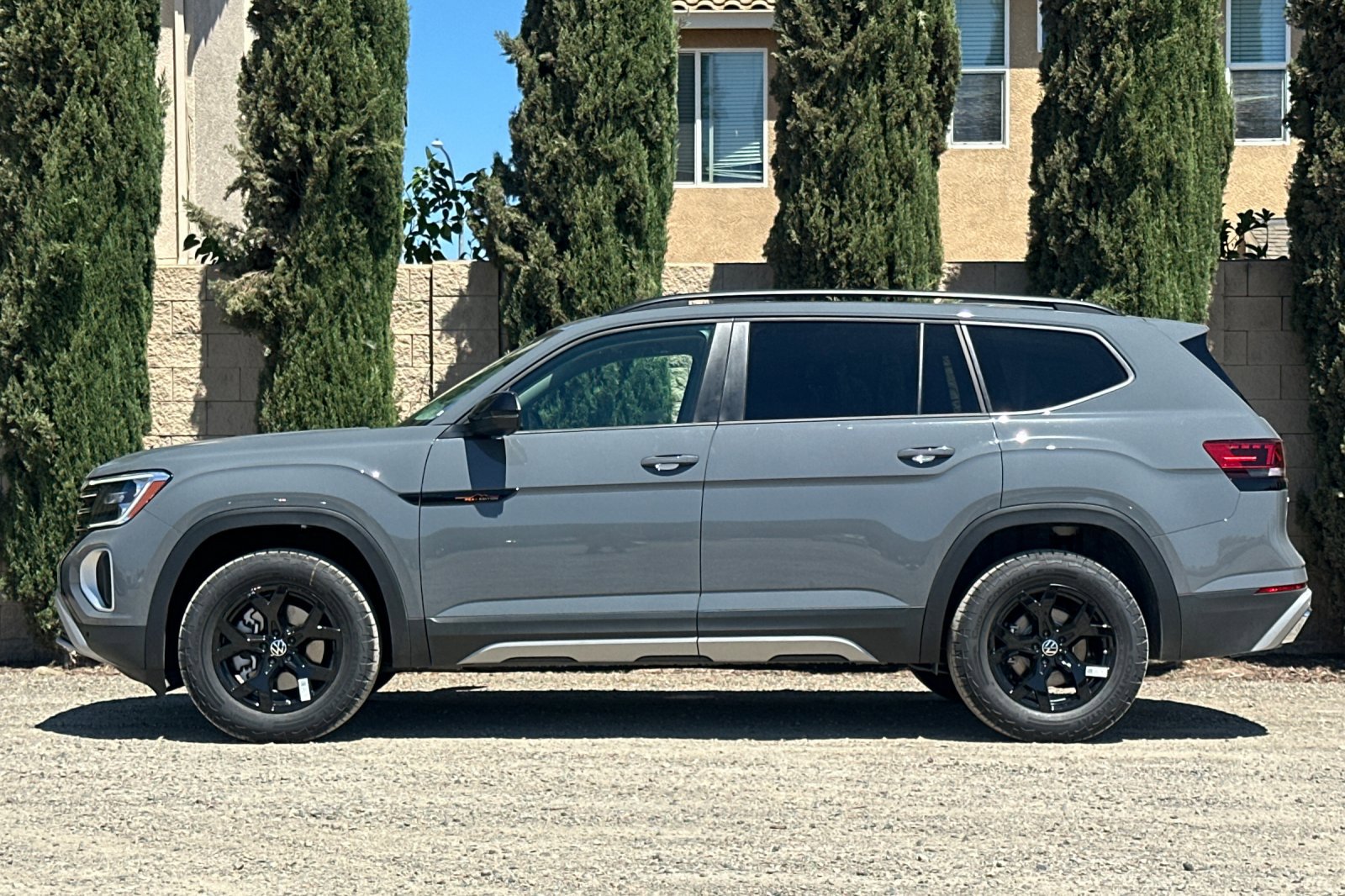 2025 Volkswagen Atlas Peak Edition SE photo 7