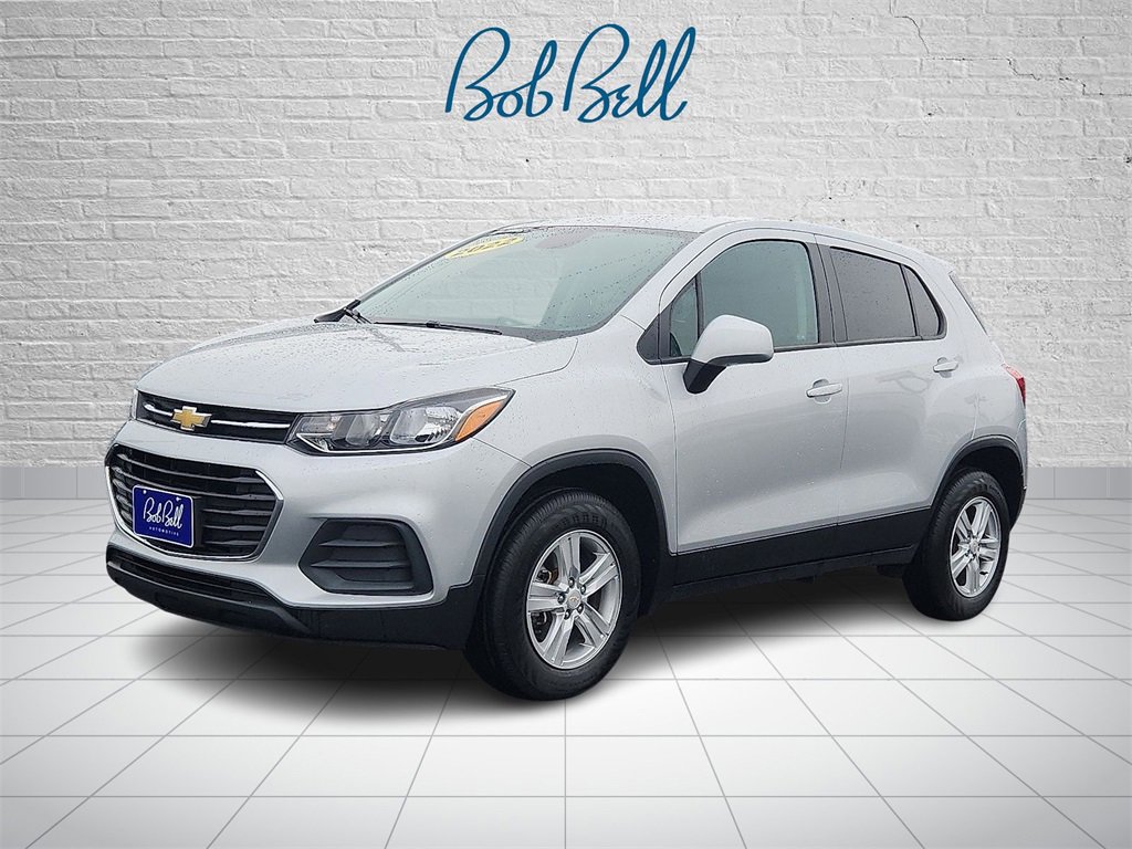 2022 Chevrolet Trax LS photo 3