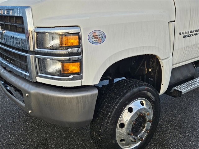 2024 Chevrolet Silverado 6500HD Work Truck photo 9