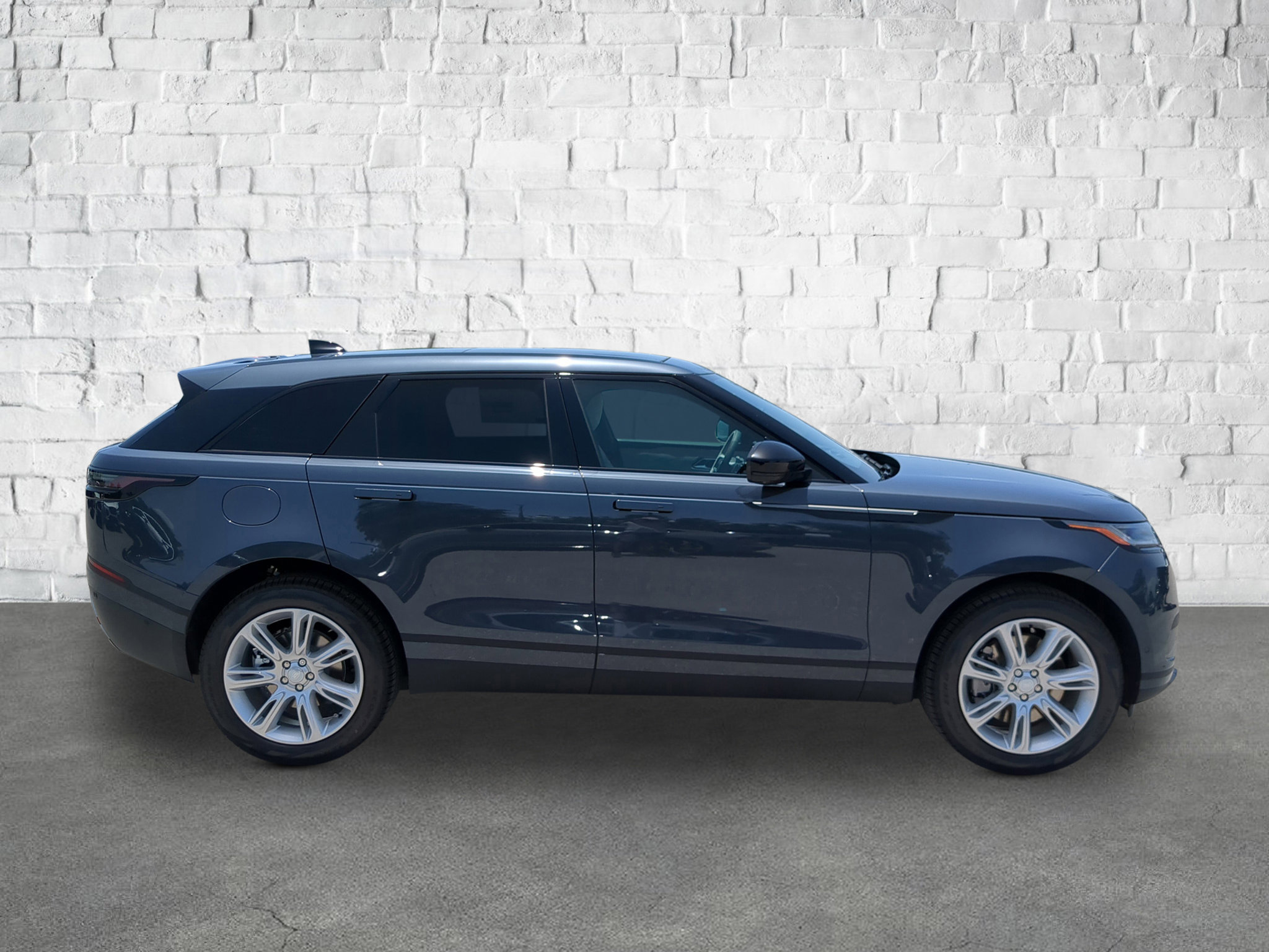 2026 Land Rover Range Rover Velar S photo 7