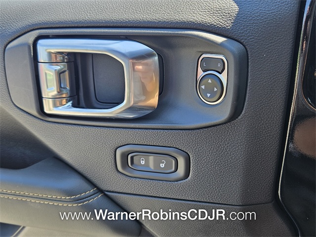 2025 Jeep Wrangler Sahara photo 25