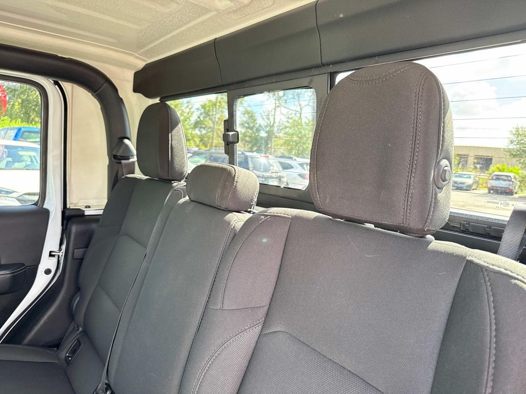 2023 Jeep Gladiator Overland photo 13