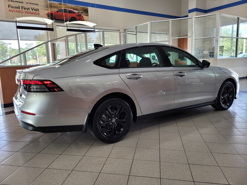 2025 Honda Accord SE photo 4