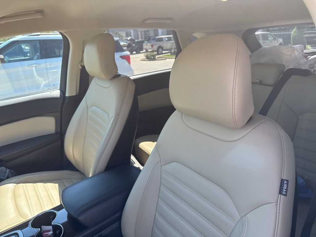 2016 Ford Edge SEL photo 5