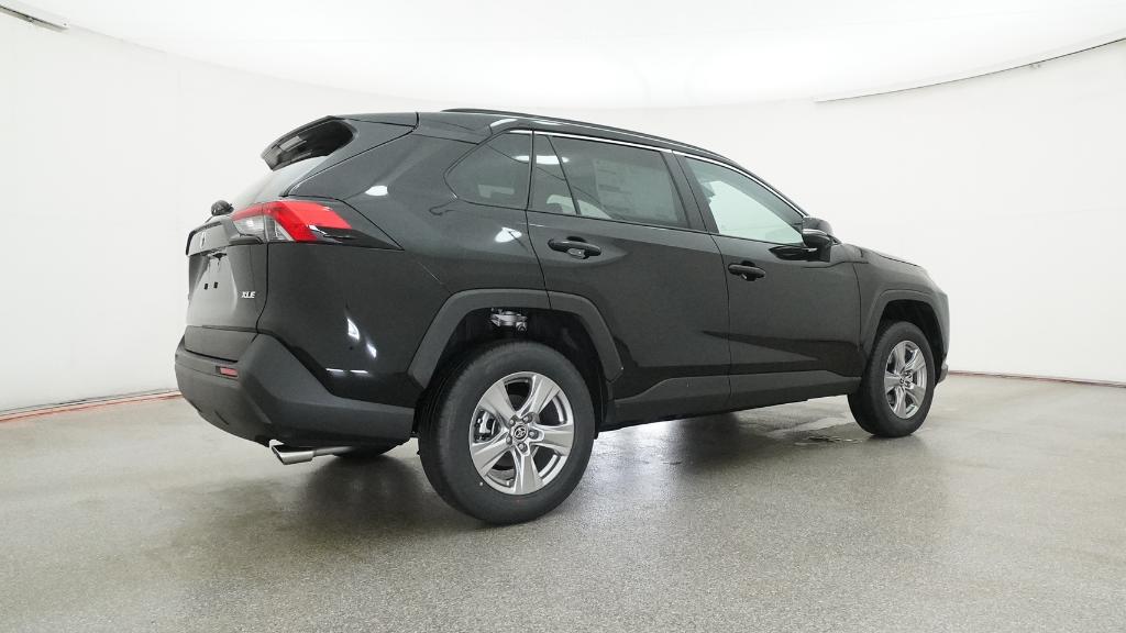 2025 Toyota RAV4 XLE photo 19
