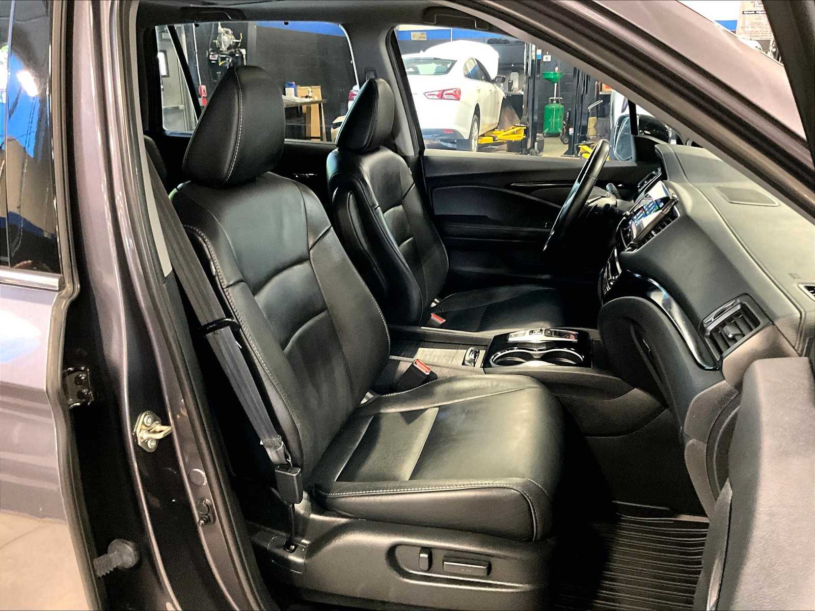 2020 Honda Pilot Touring photo 11