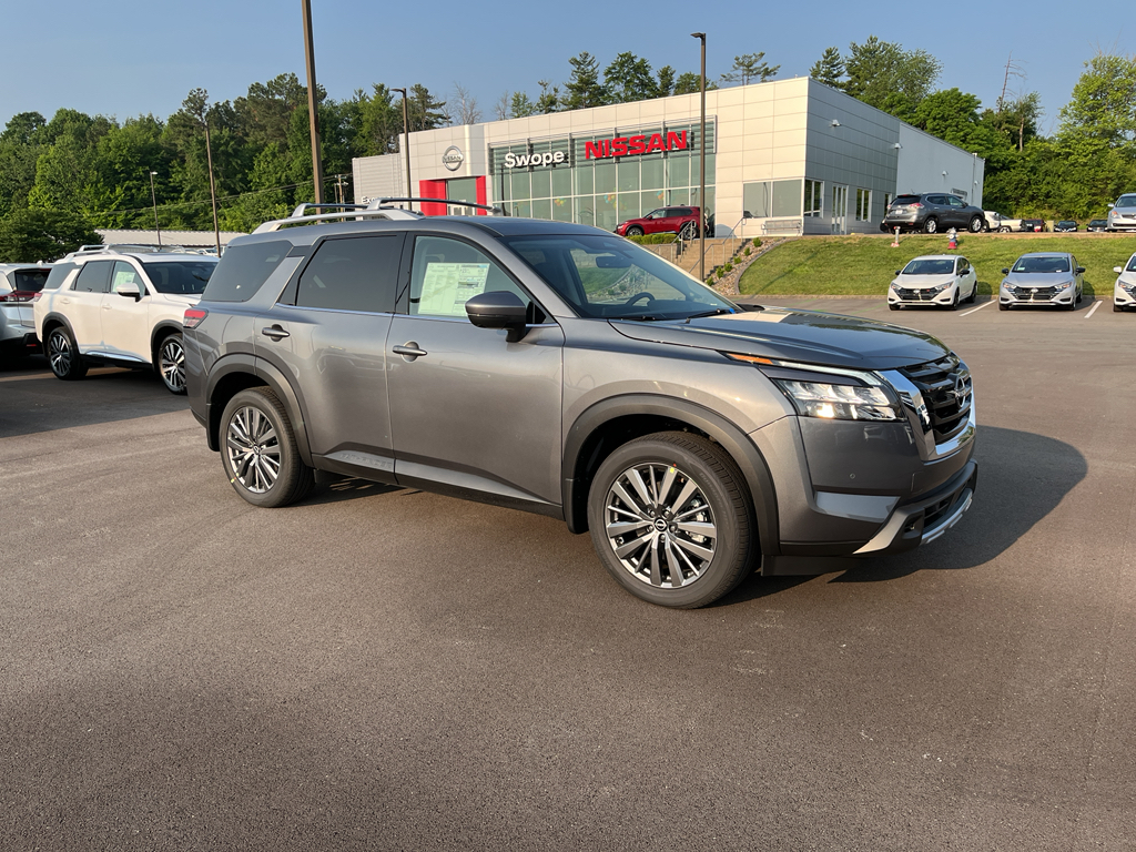2025 Nissan Pathfinder SL photo 2