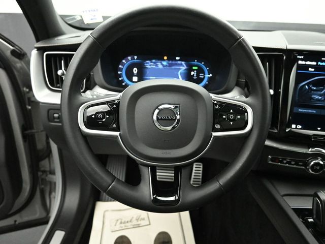 2022 VOLVO XC60 - Image 15