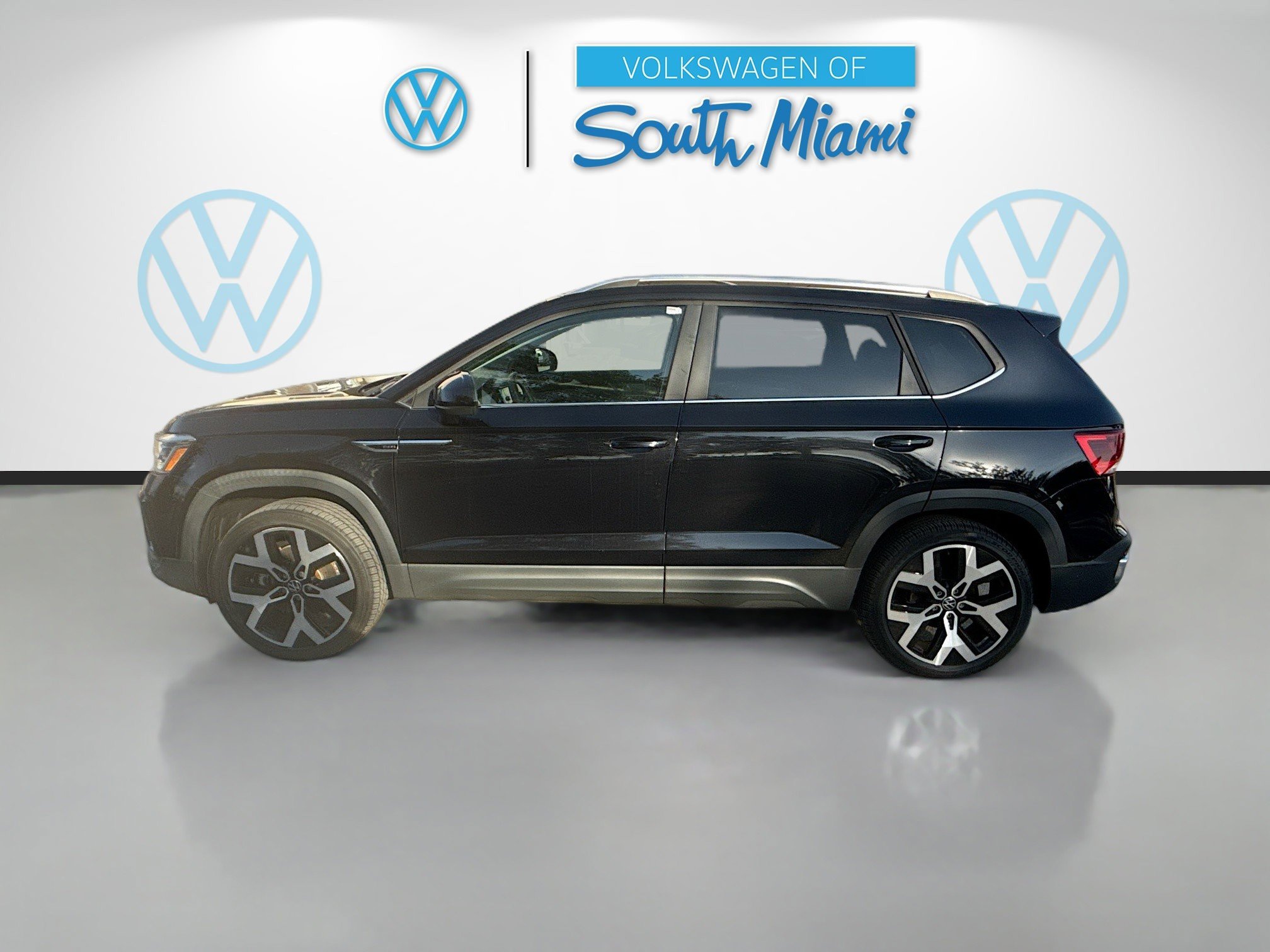 2022 Volkswagen Taos SEL photo 2