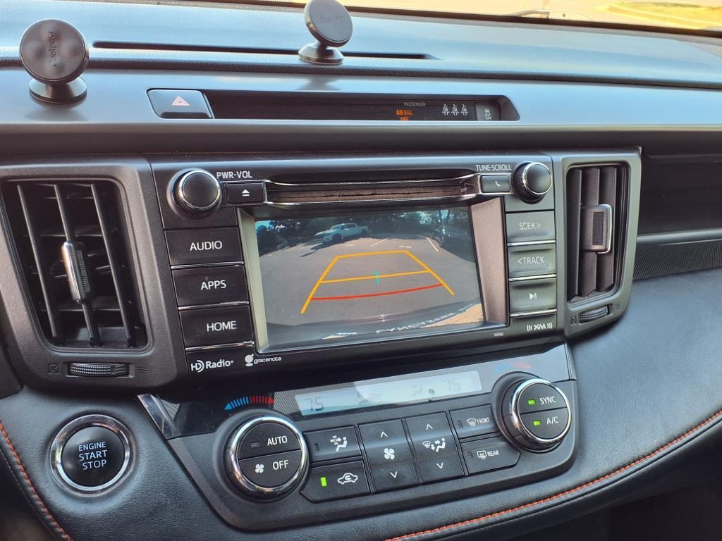 2017 Toyota RAV4 SE photo 9