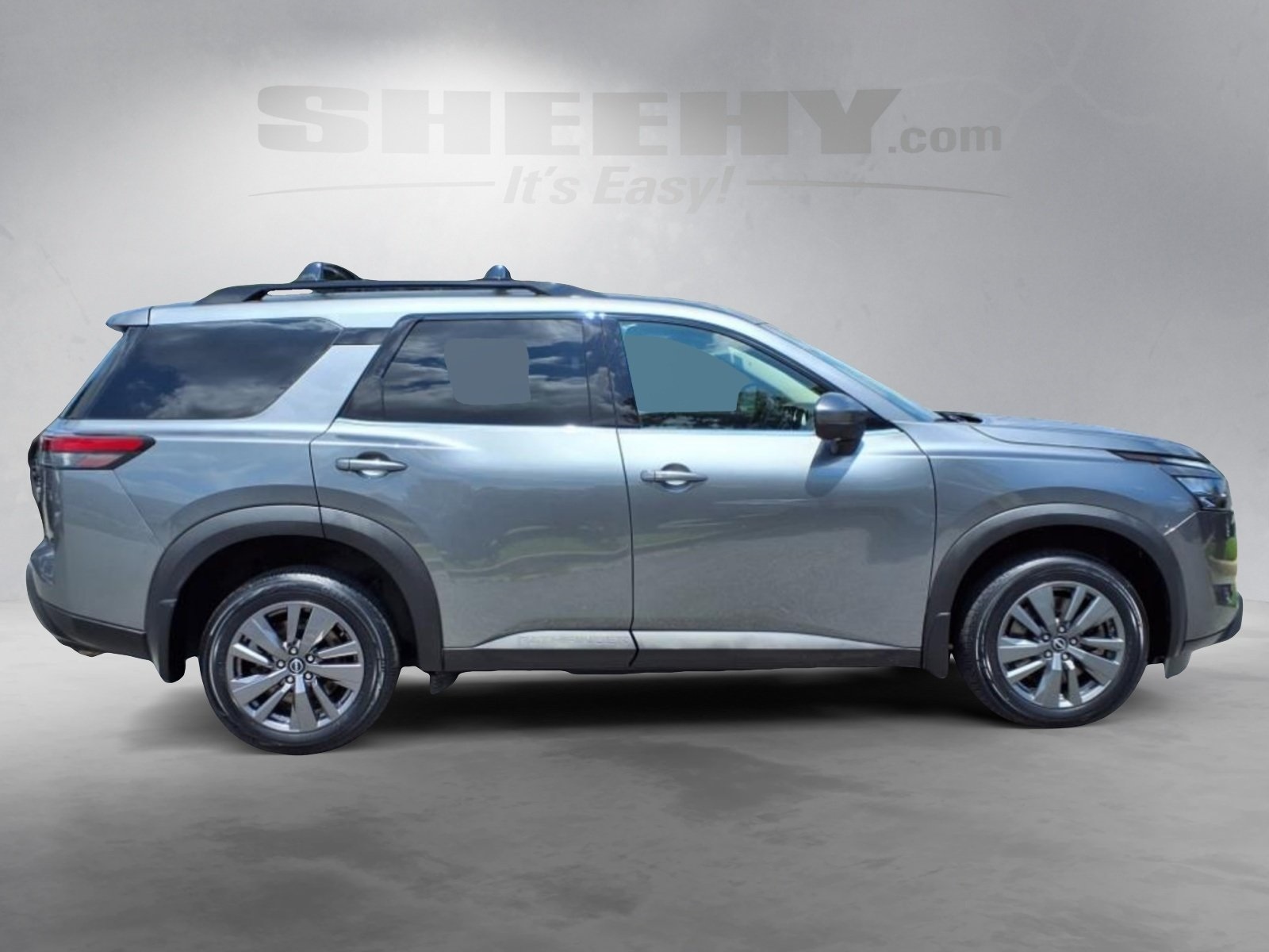 2023 Nissan Pathfinder SV photo 2