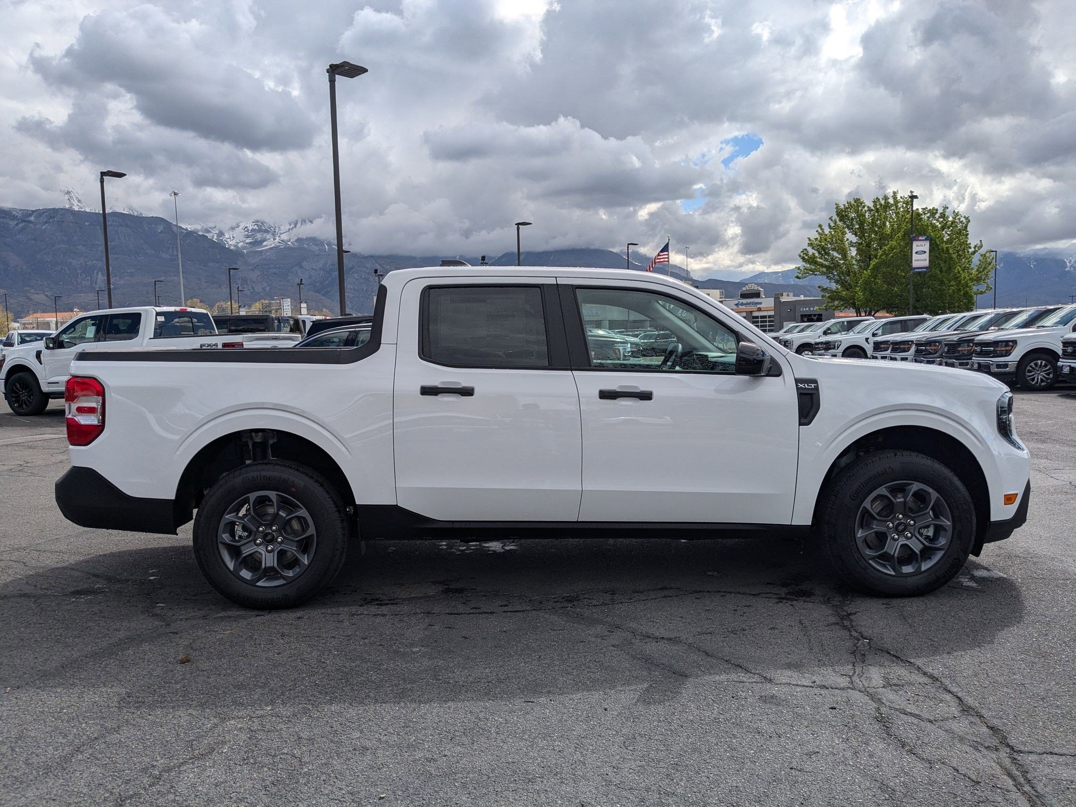 2025 Ford Maverick XLT photo 2