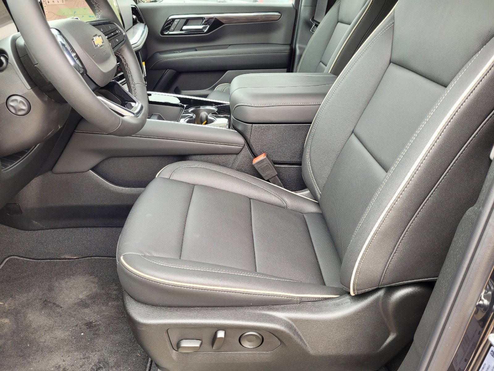2025 Chevrolet Suburban Premier photo 7