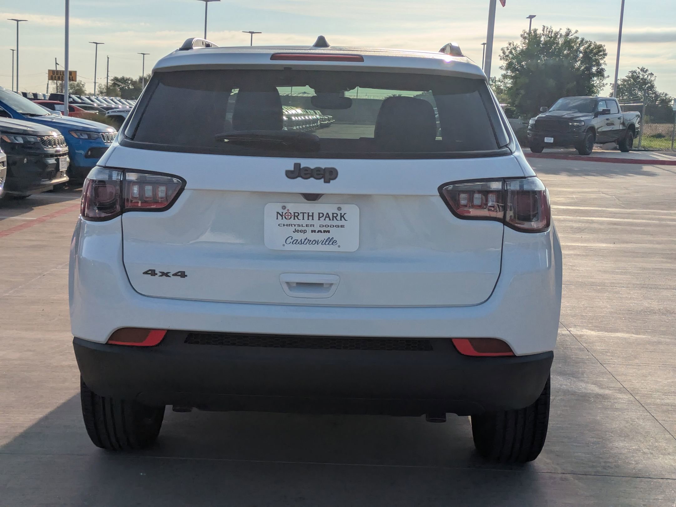 2026 Jeep Compass Latitude photo 2