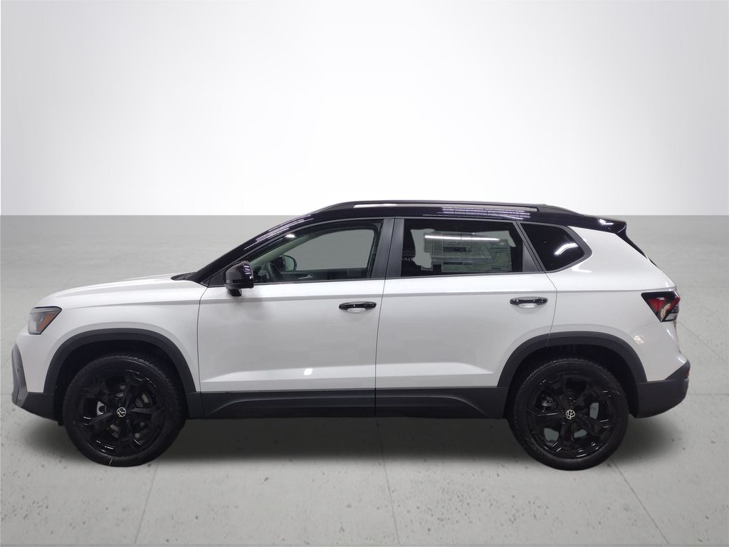 2025 Volkswagen Taos SE photo 4