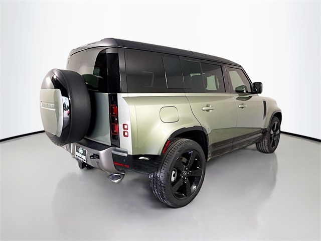 2025 Land Rover Defender 110 X-Dynamic SE photo 4