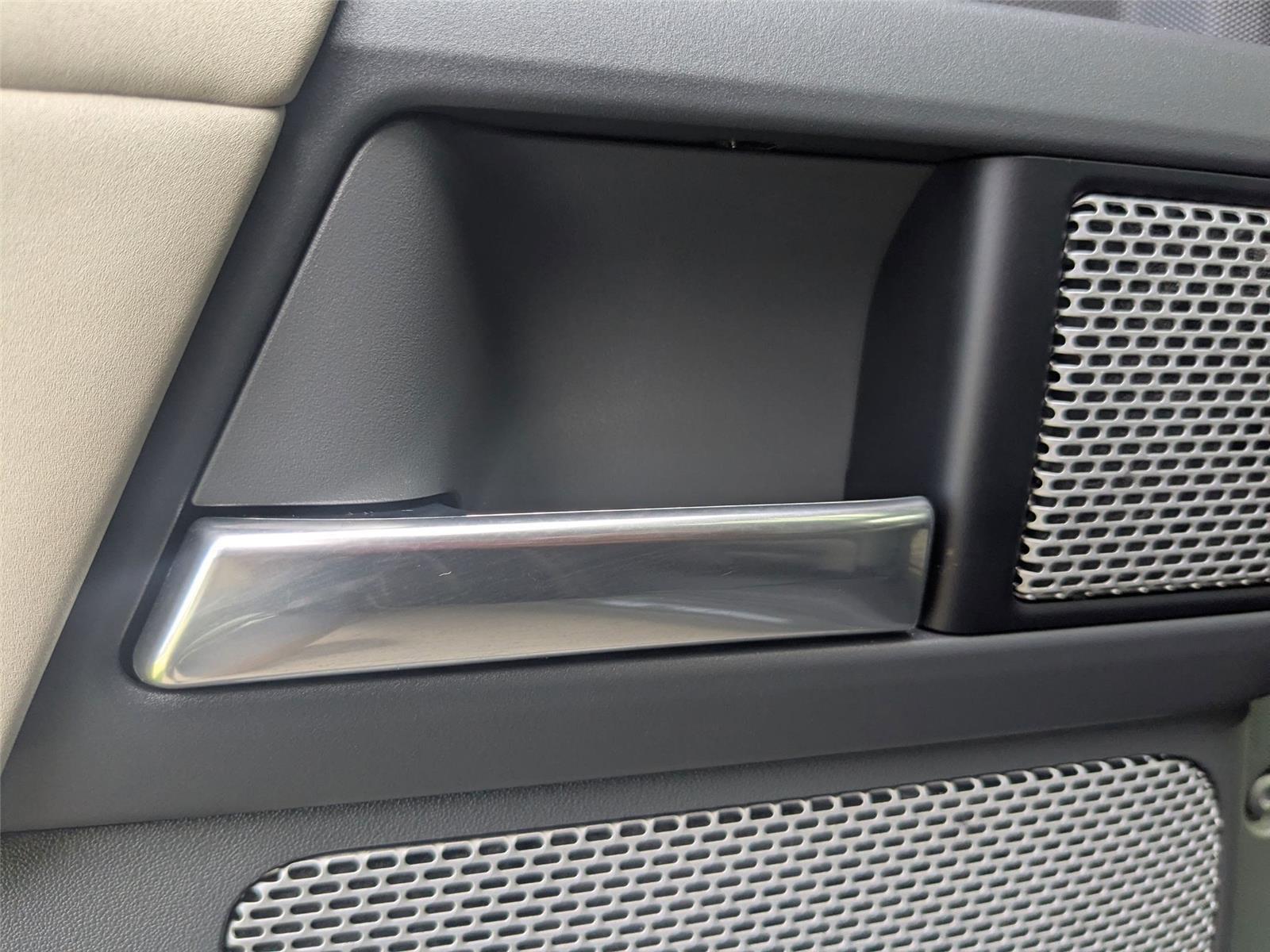2023 Land Rover Defender 130 X photo 26