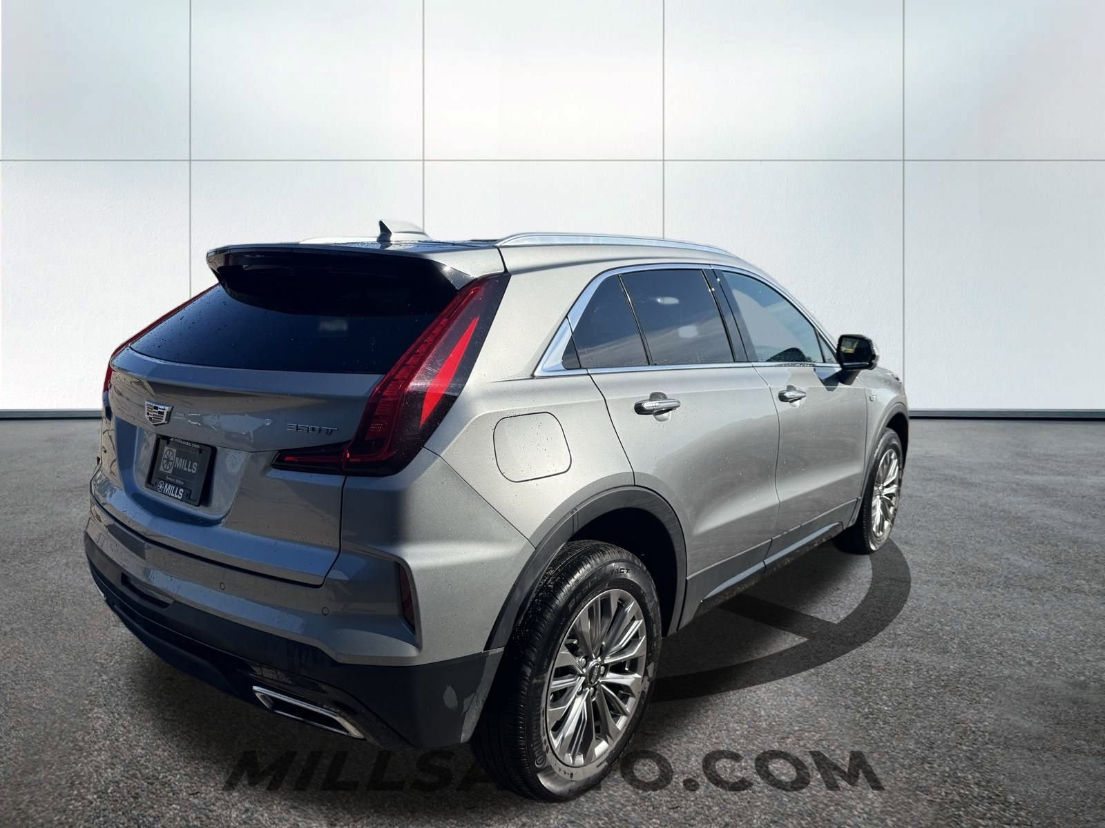 2025 Cadillac XT4 Premium Luxury photo 3