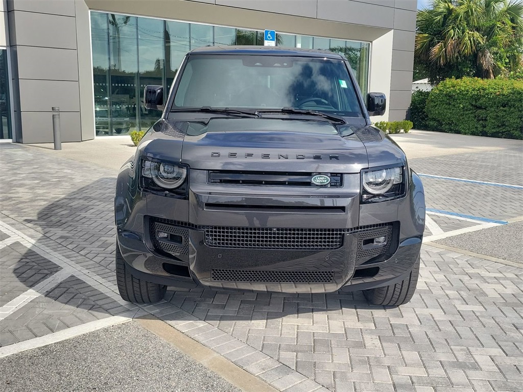 2025 Land Rover Defender 130 V8 photo 8